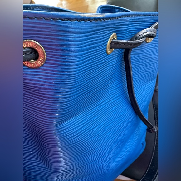 Louis Vuitton Epi Noe colorblock blue and black EUC - Picture 14 of 15